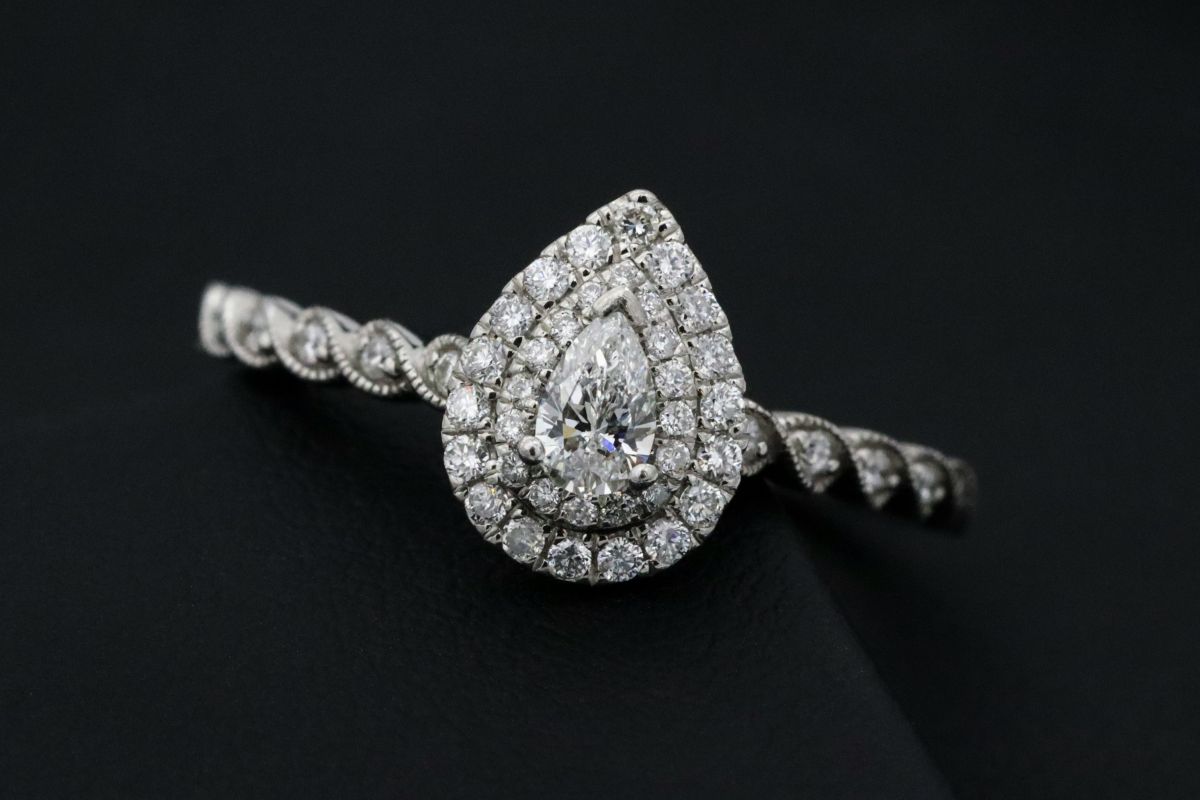 The Fascinating History Behind the Diamond Engagement Ring