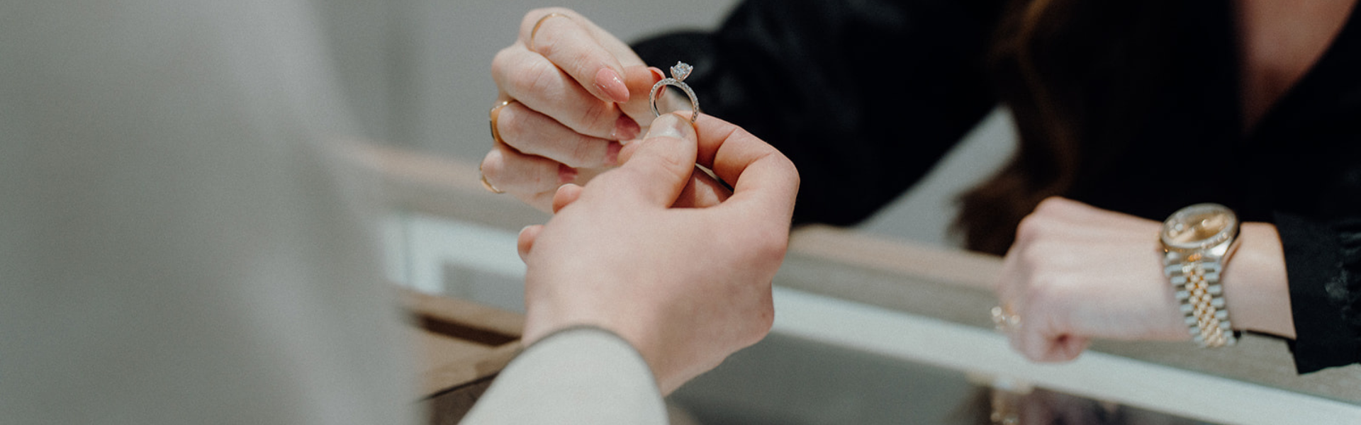 ENGAGEMENT RING BUYING GUIDE